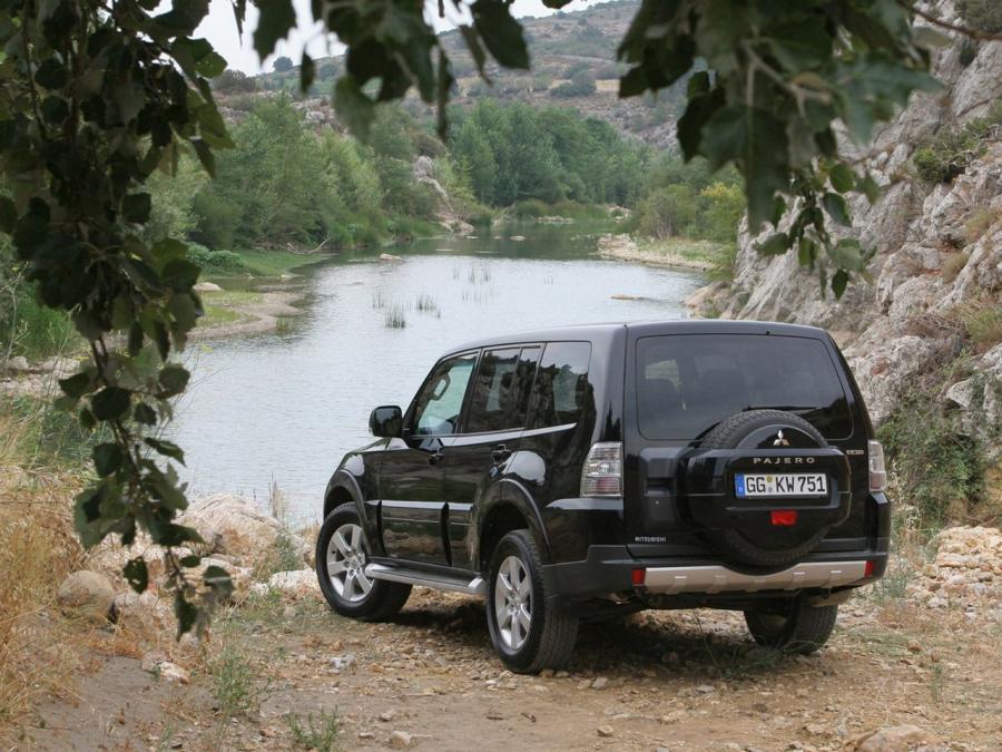  Mitsubishi Pajero 5-Door 2006 года  (фото 24 из 38)